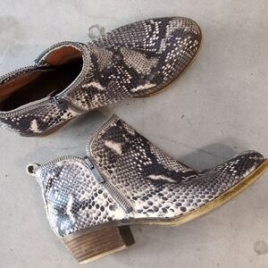 Lucky Brand Women's Snake Skin Print Leather‎ Heeled Booties Size 6.5